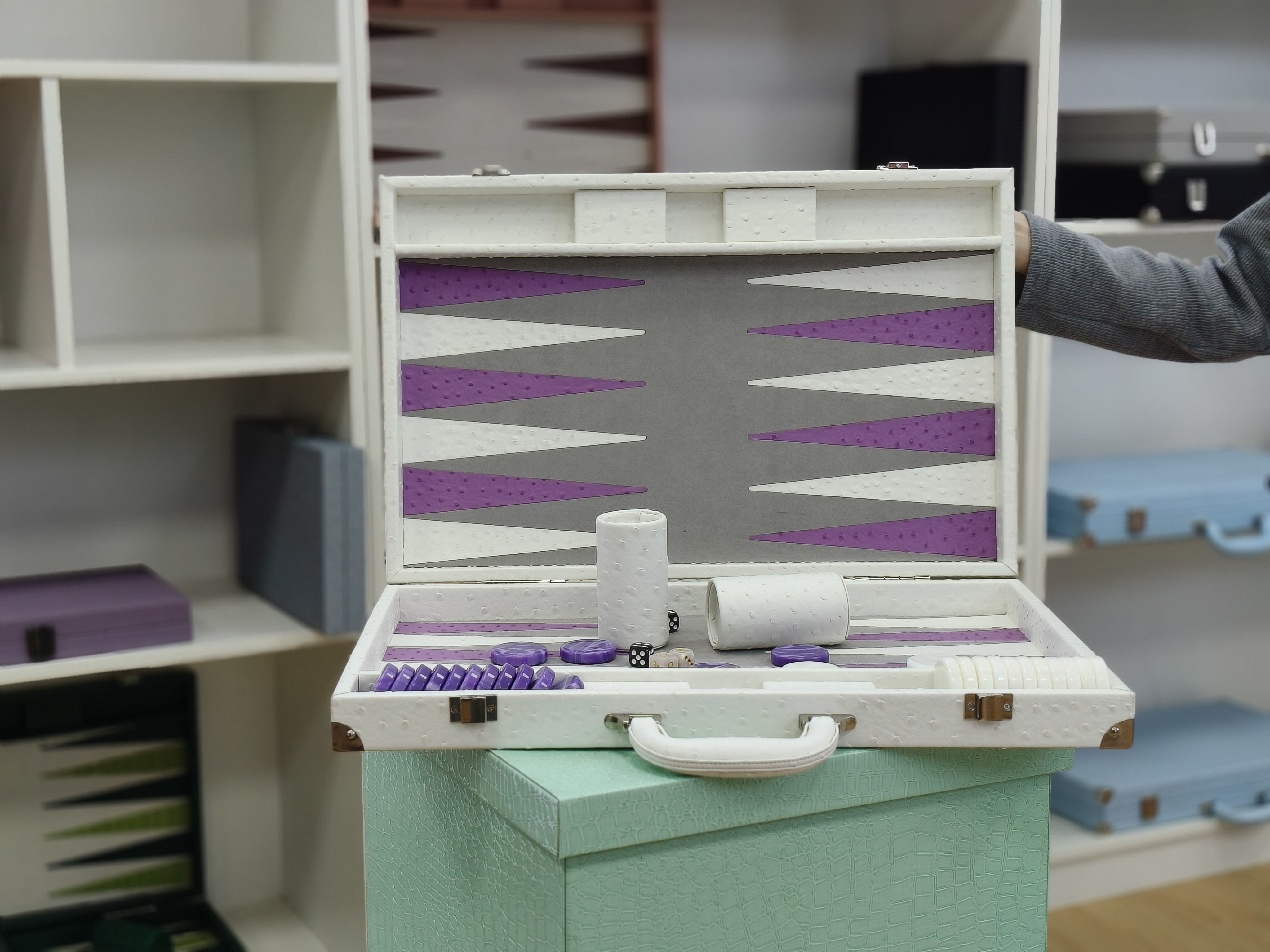 White Leather Backgammon Set with Purple Points – Luxury Travel Backgammon Case