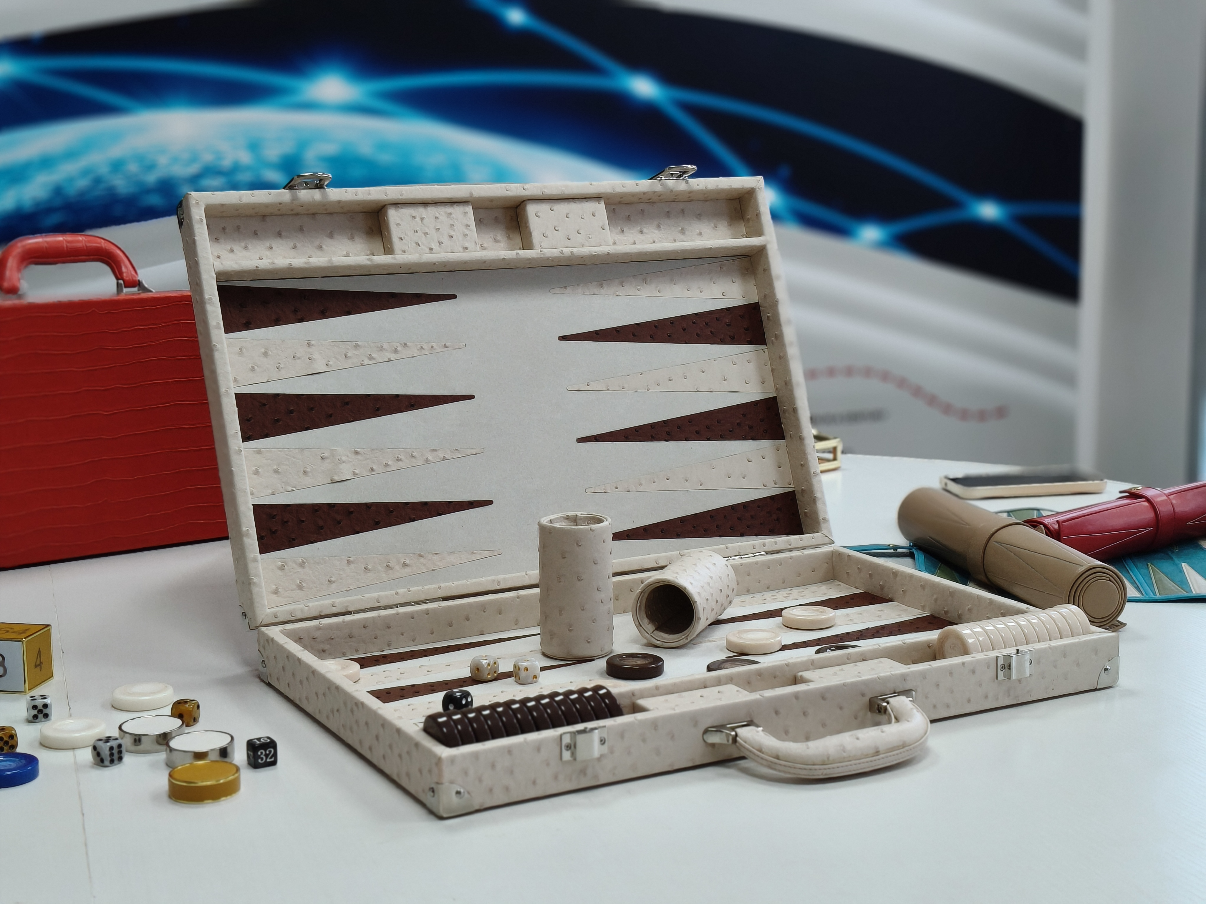 Custom Wholesale Luxury Ostrich Texture Leather Folding Backgammon Set with Dice Cups And Checkers