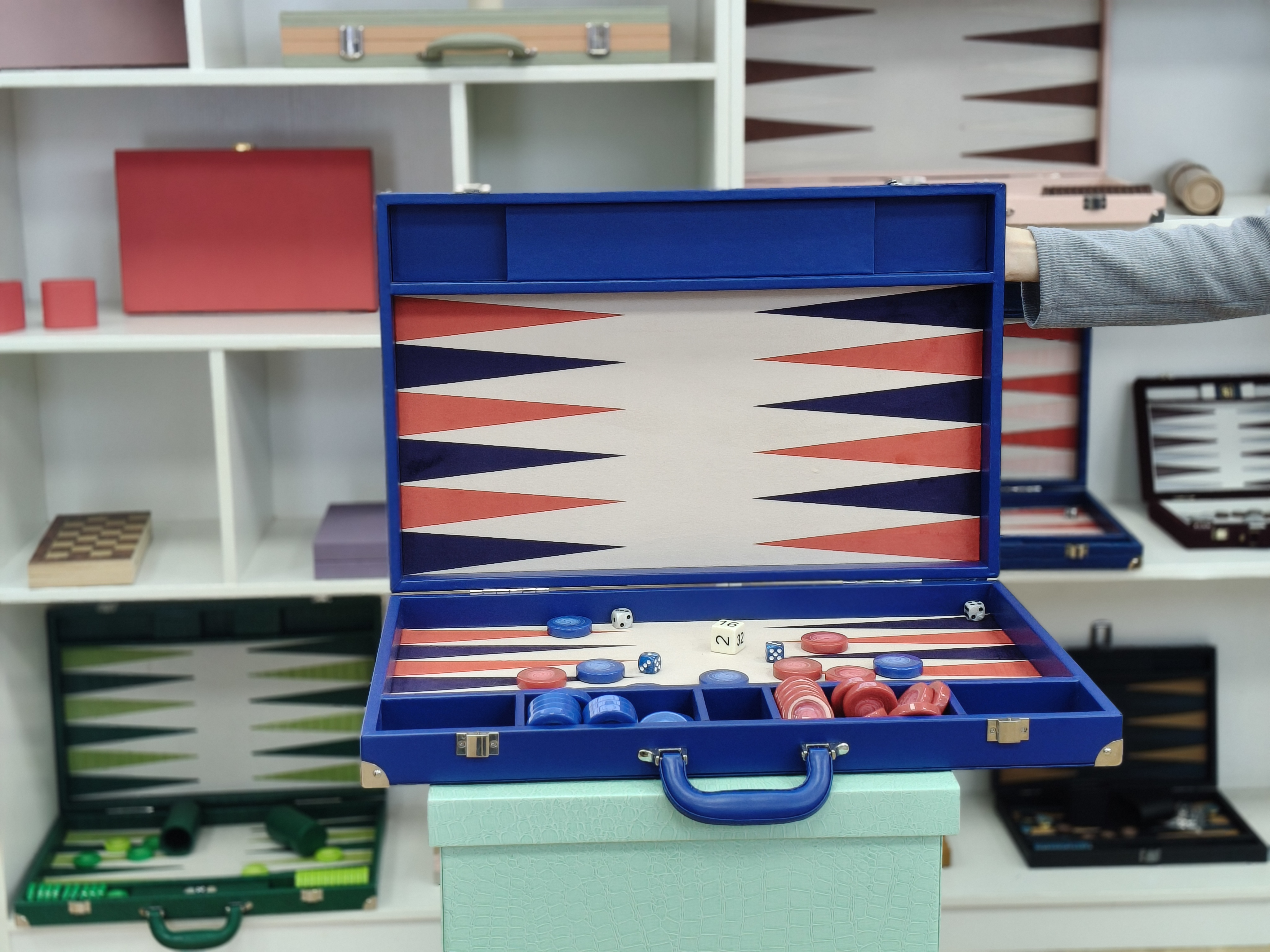 Classic Leather Suitcase Style Backgammon Set with Smooth Playing Surface Professional Wholesale Game Case - 21Inch