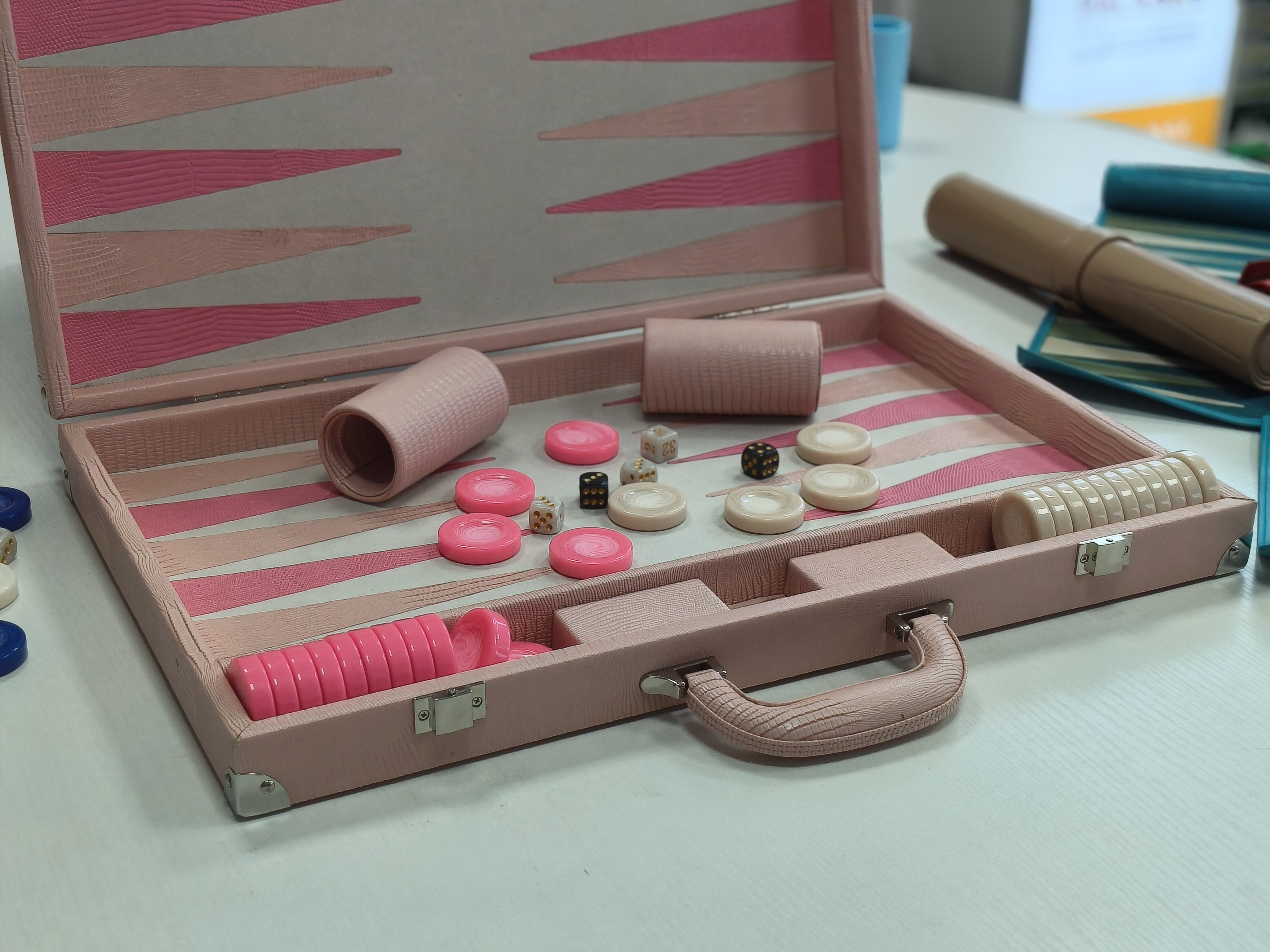 Custom Pink Leather Backgammon Set Lizard Texture Portable Folding Board Game for Gifts