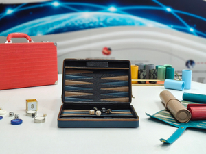 Compact leather backgammon set with zipper case portable travel game kit