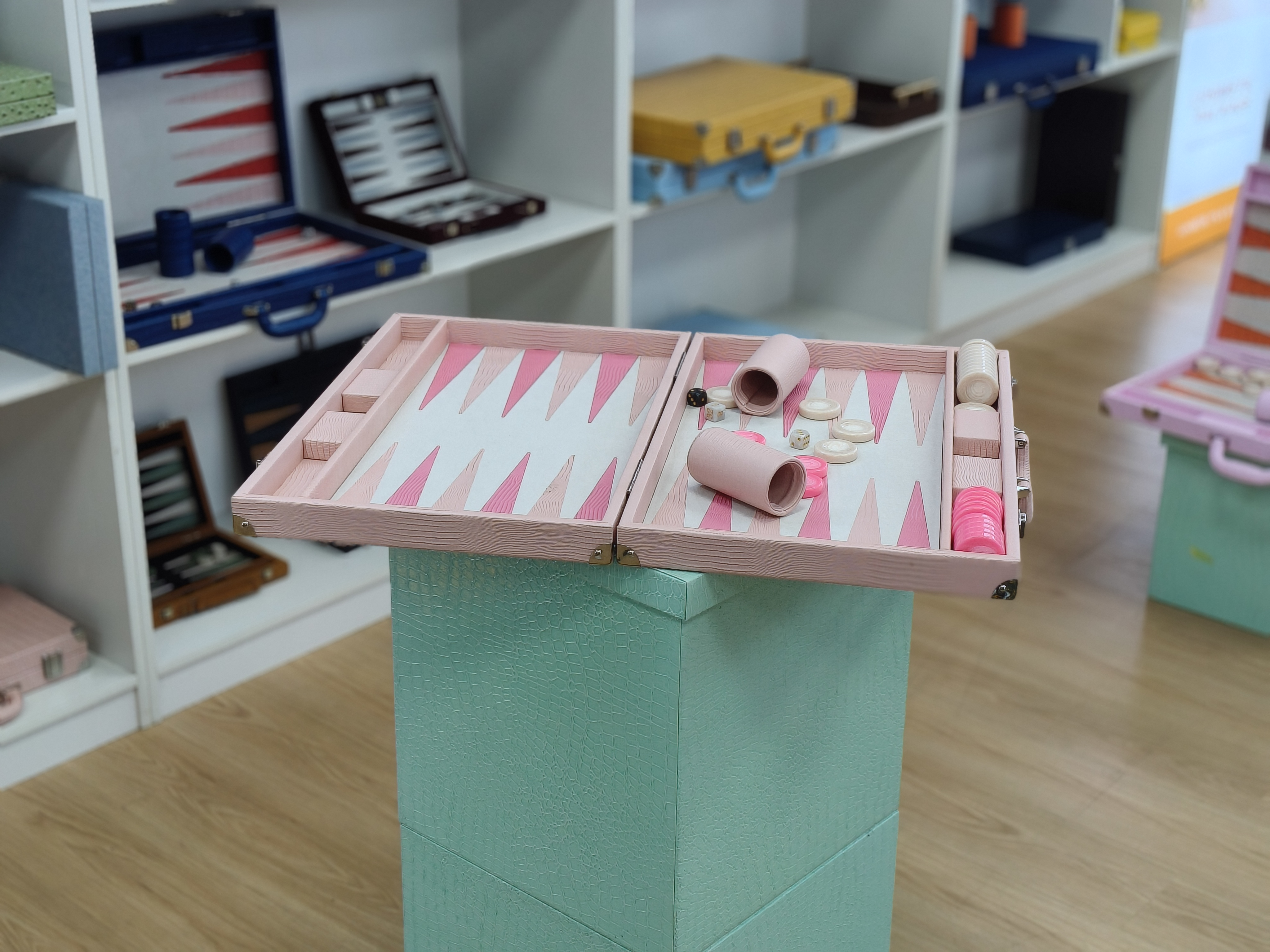 Custom Pink Leather Backgammon Set Lizard Texture Portable Folding Board Game for Gifts