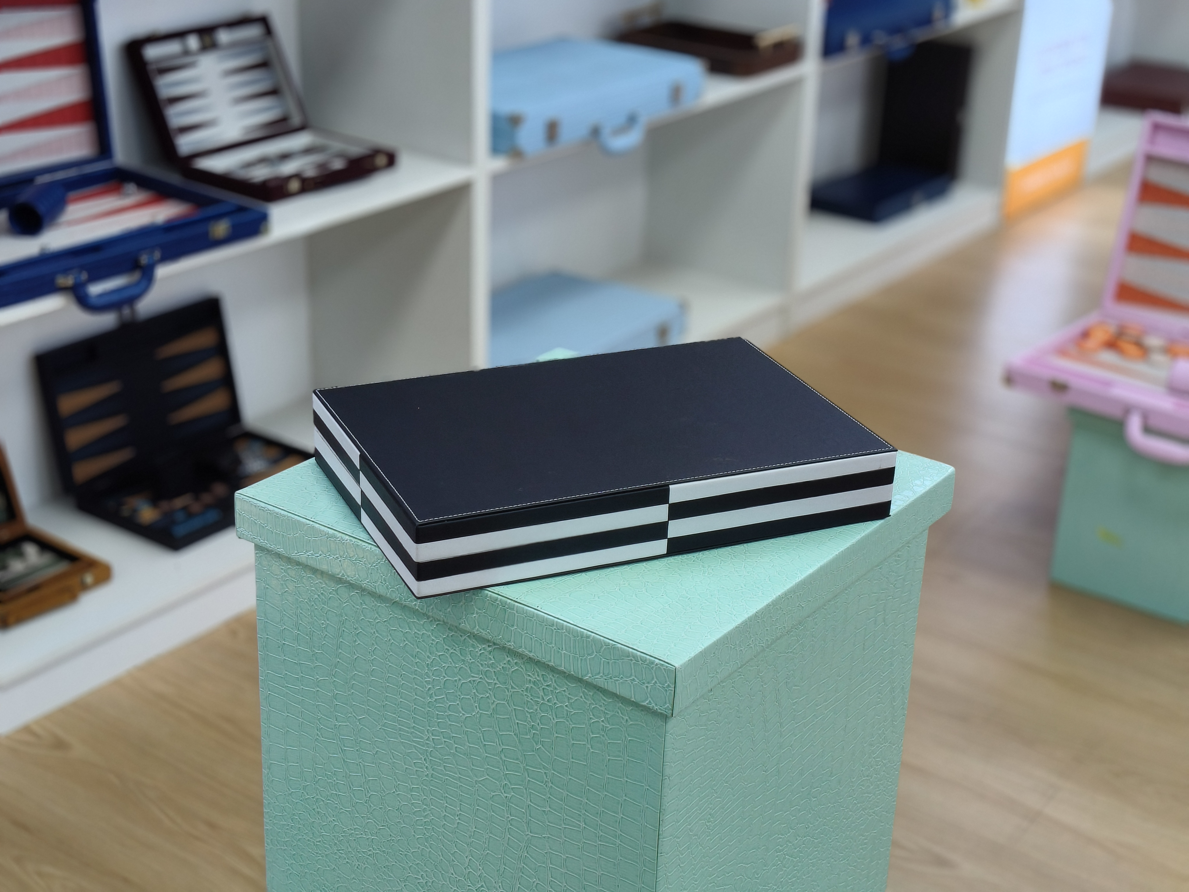 Custom Black White PU Leather Backgammon Set Luxury Minimalist Design with Storage Case