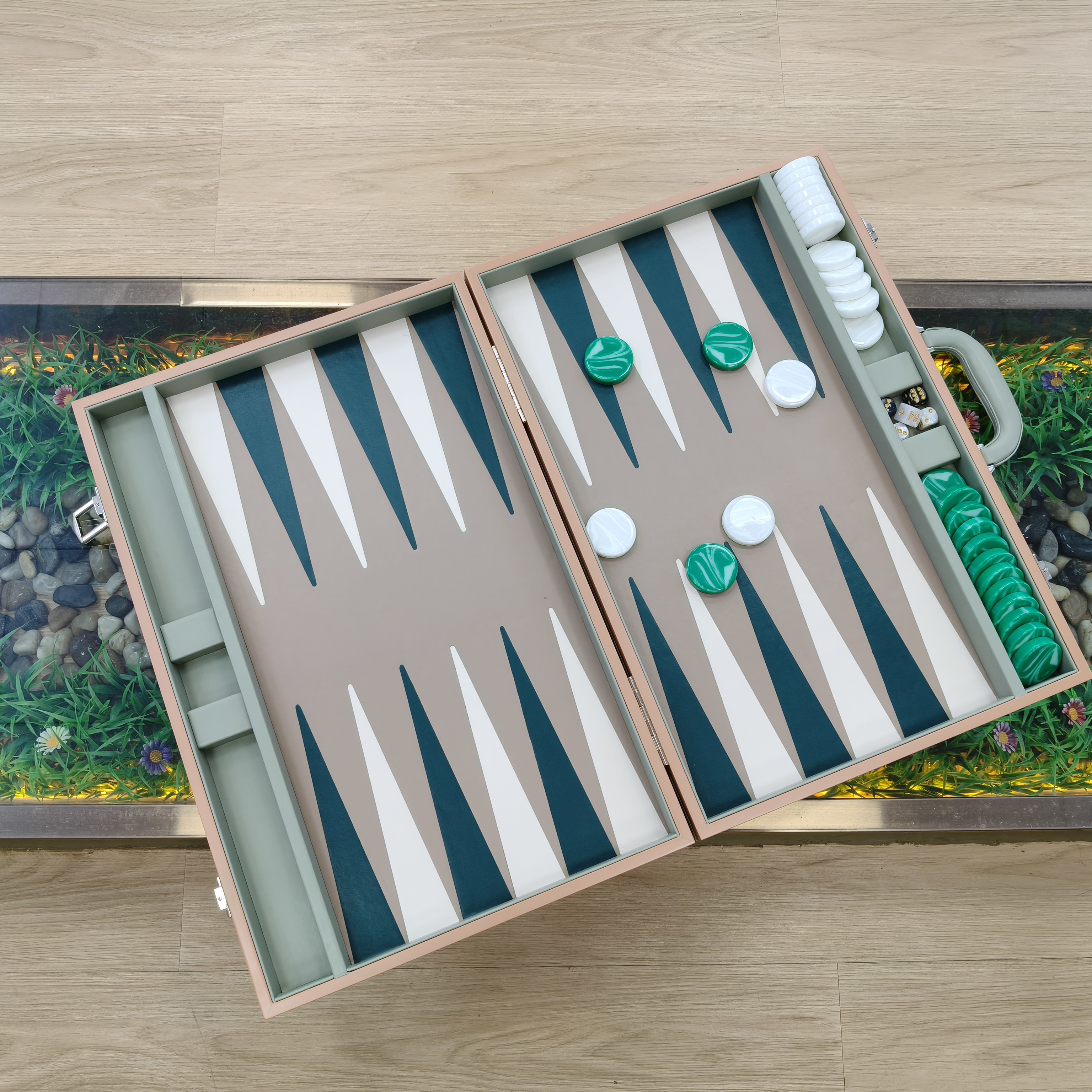 Modern Woven Texture Leather Backgammon Case Portable Design for Storage And Premium Board Game Collections