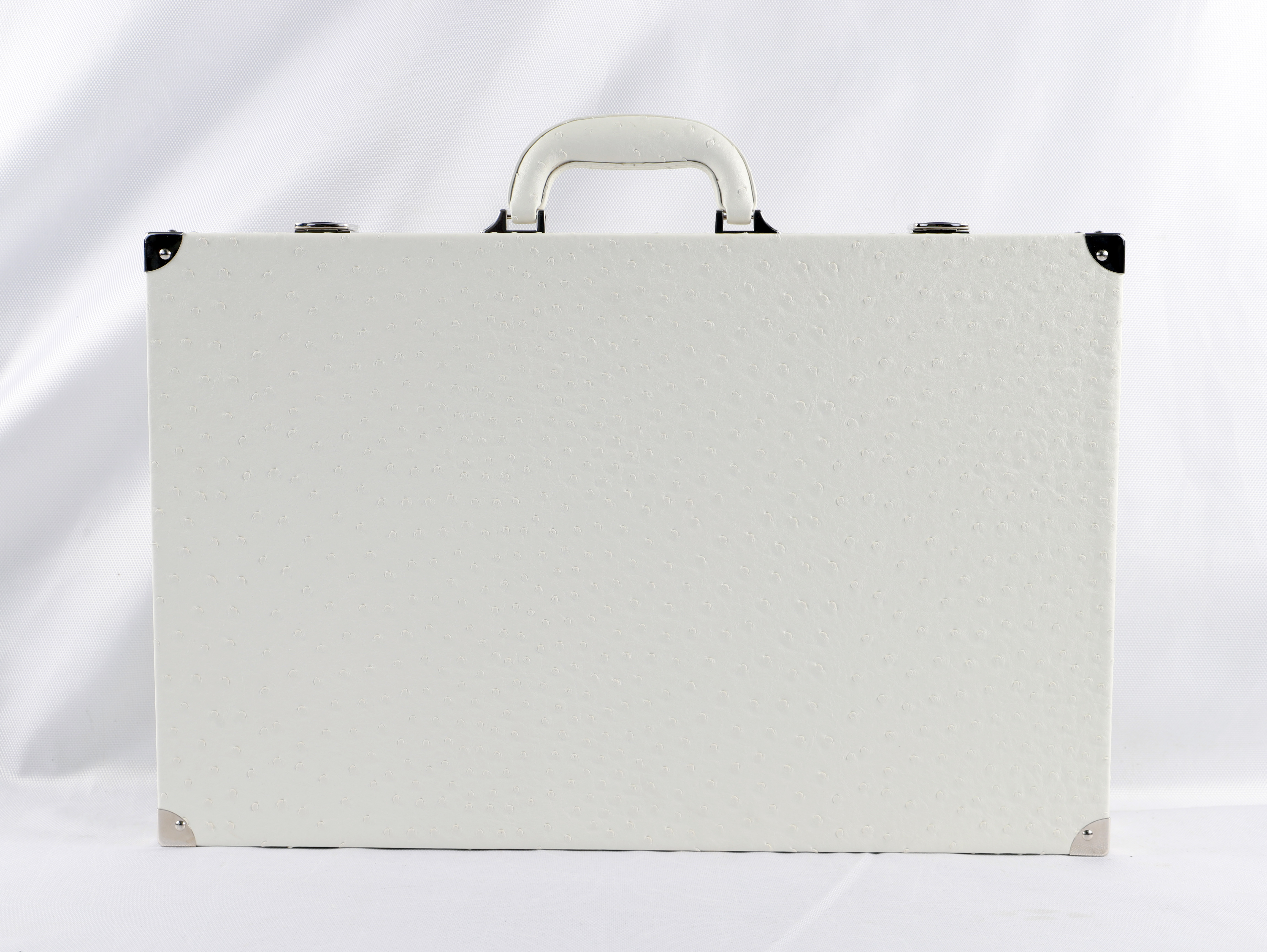 2025 newly designed backgammon board draws inspiration from the creamy hue of ostrich-patterned vegan leather.