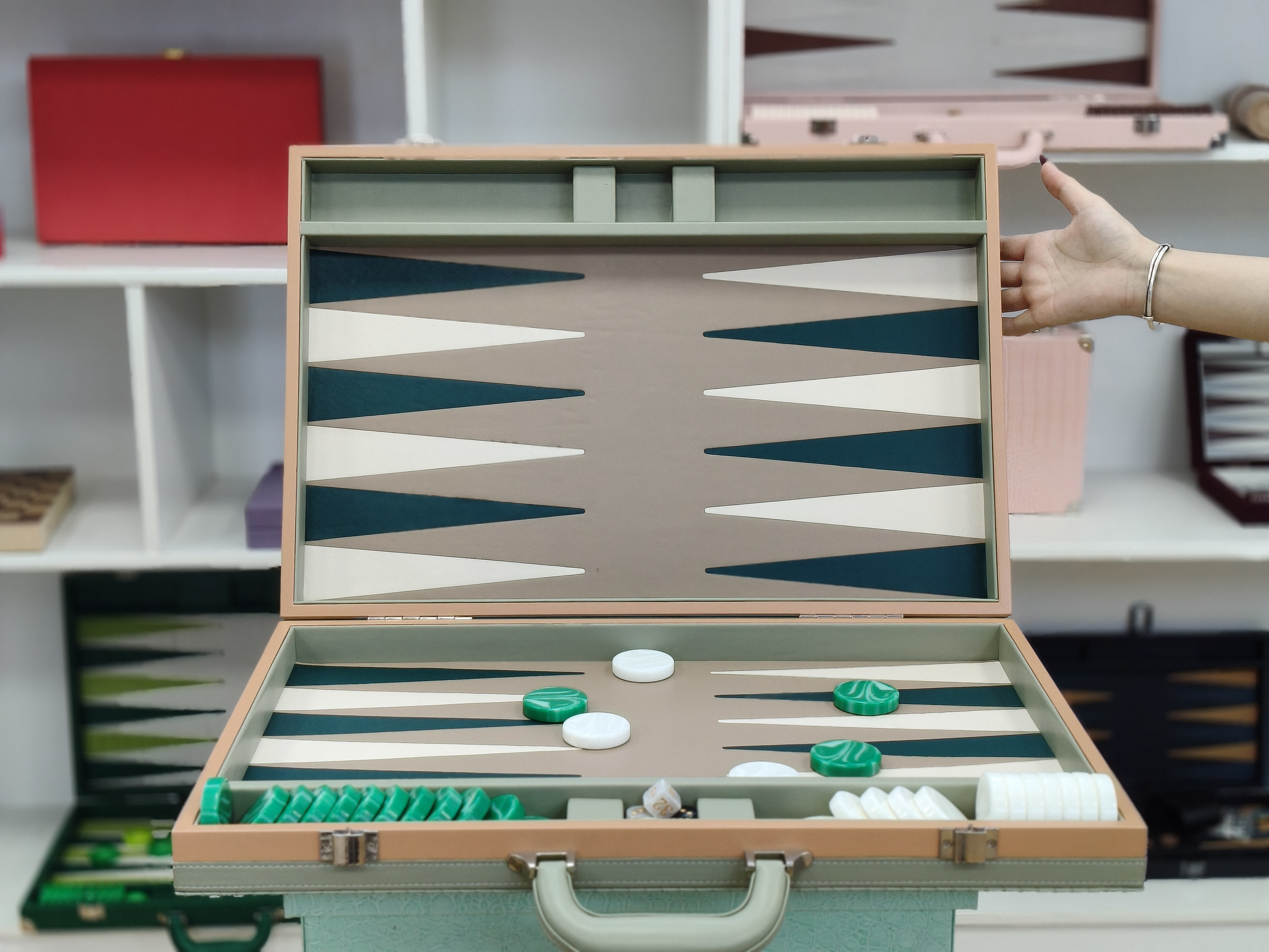 Modern Woven Texture Leather Backgammon Case Portable Design for Storage And Premium Board Game Collections