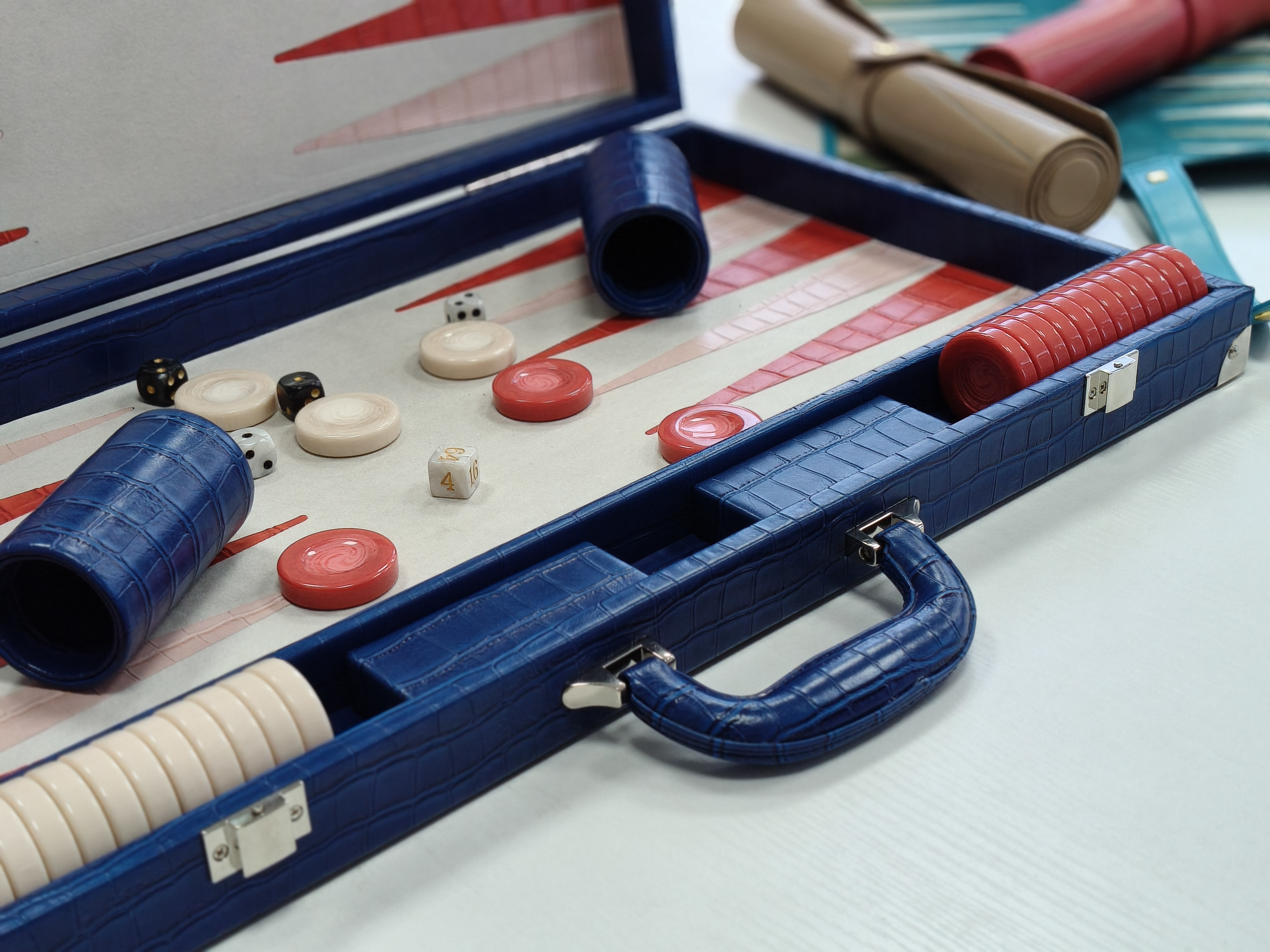 High-end Handcrafted Backgammon Set with Crocodile Texture Leather And Bold Contemporary Color Design