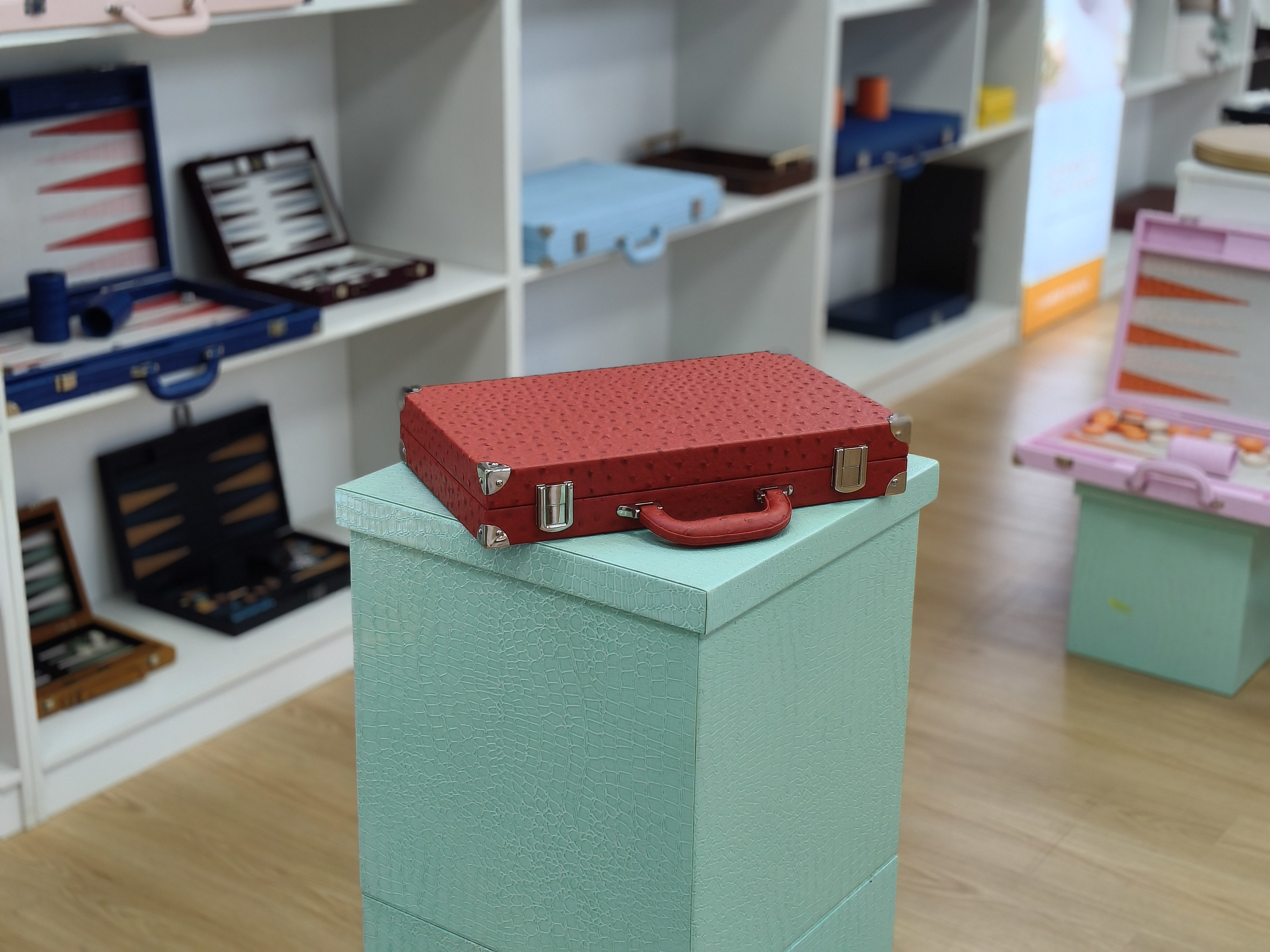 Custom PU Leather Backgammon Set Luxury Board Game Case with Handle Red Black Classic Design