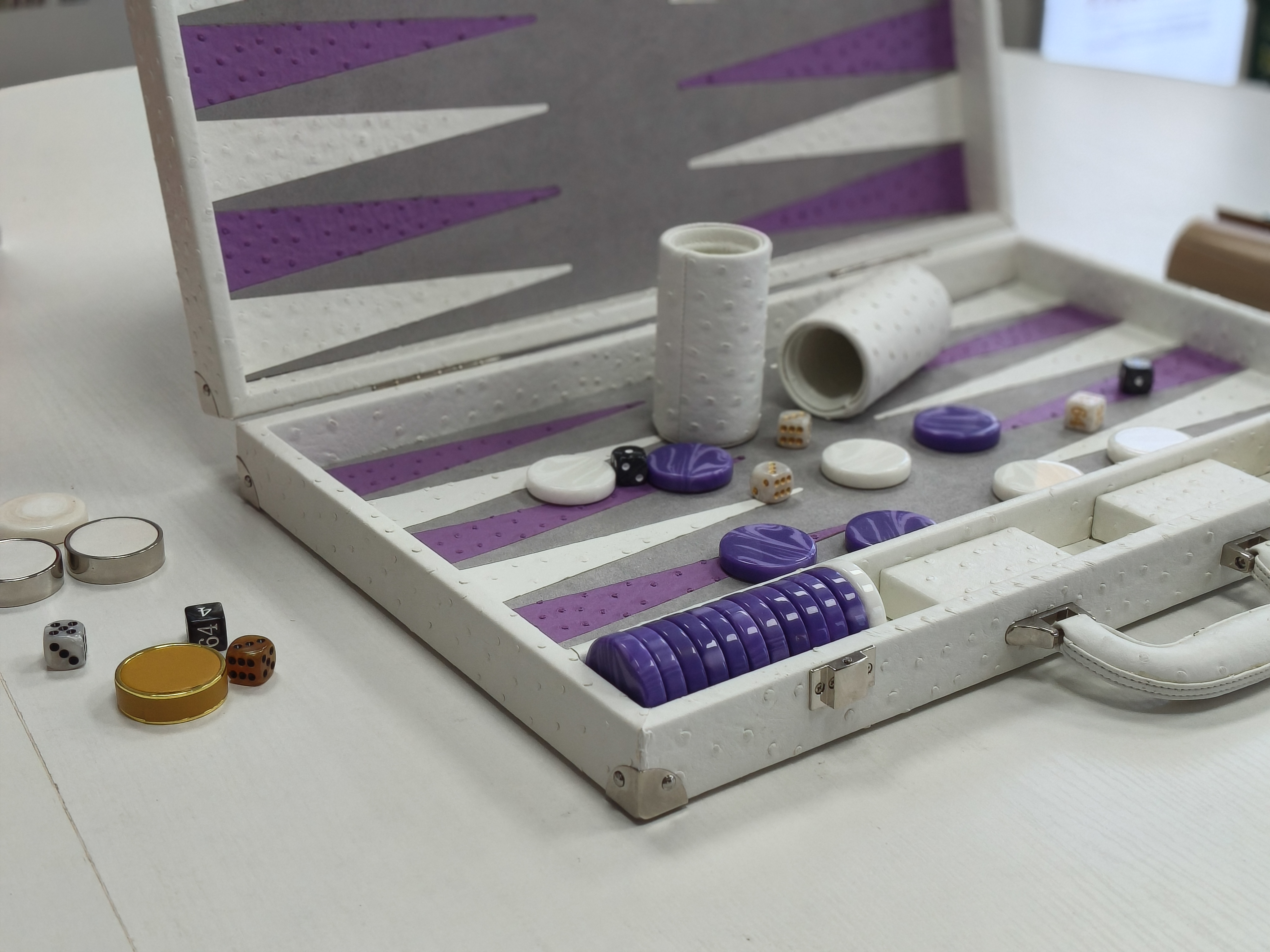White Leather Backgammon Set with Purple Points – Luxury Travel Backgammon Case