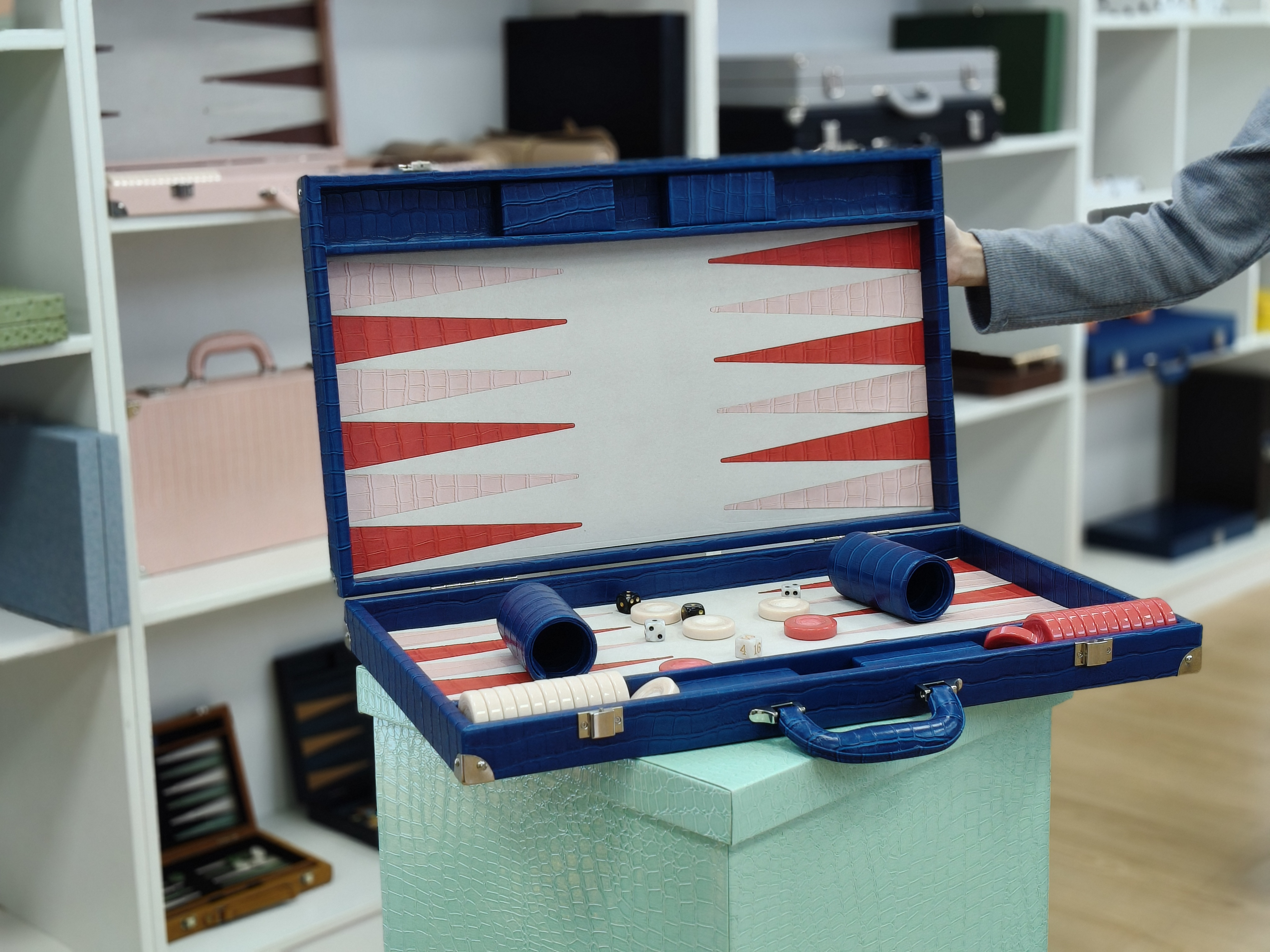 High-end Handcrafted Backgammon Set with Crocodile Texture Leather And Bold Contemporary Color Design